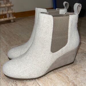 Toms Women's Bailey Cream Wedge Ankle Boots